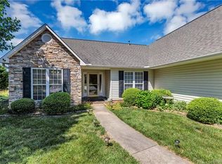 10 Farm Valley Rd, Fletcher, NC 28732