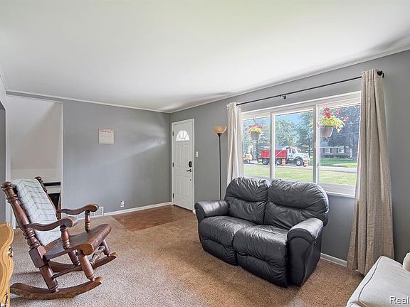 3rd image of 5436 Robin Dr