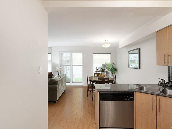 2nd image of 1405 Esquimalt Rd #204