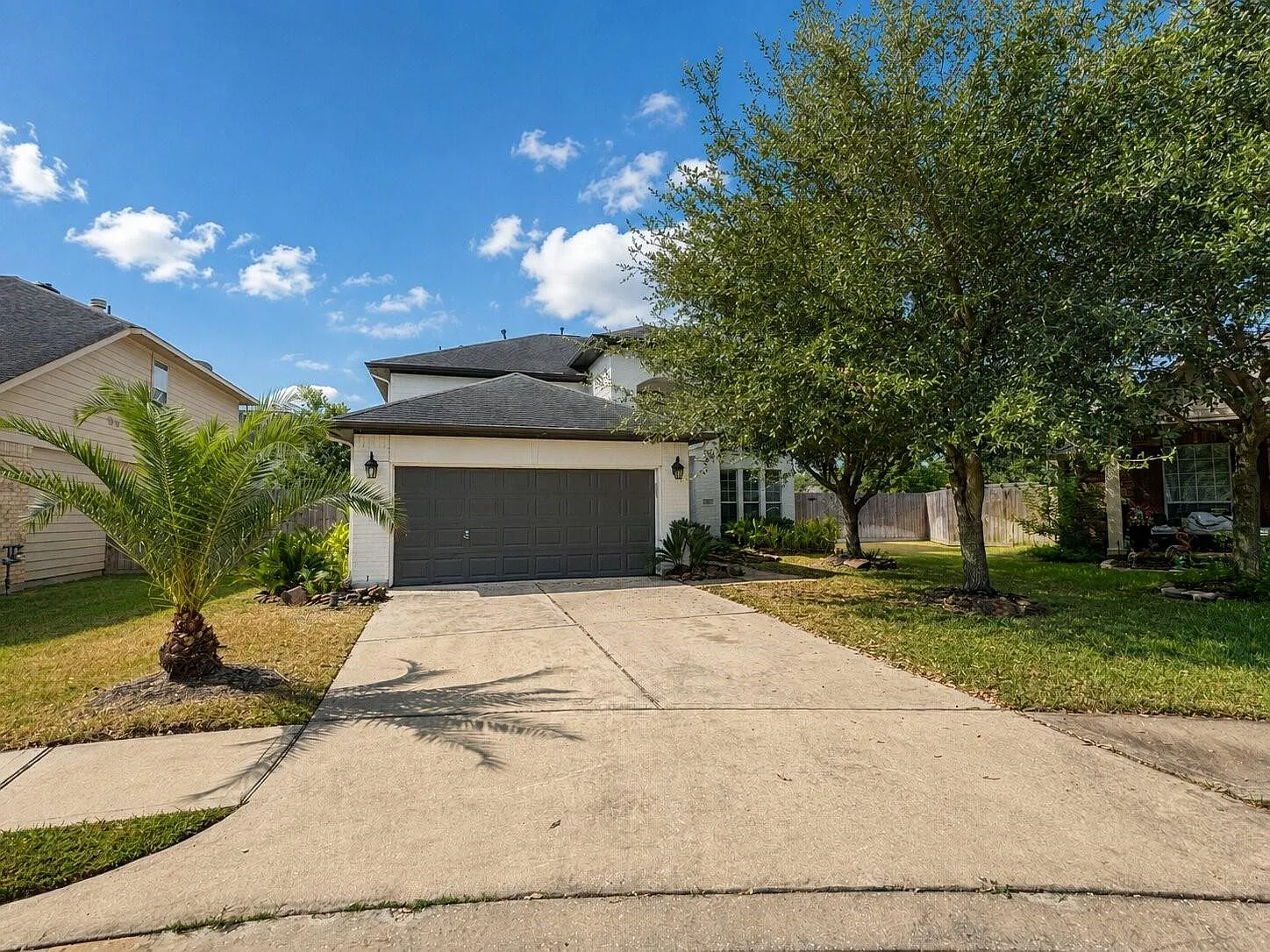 4 bed, 2.5 bath, 2674 sqft, $2,500 — Photo 2