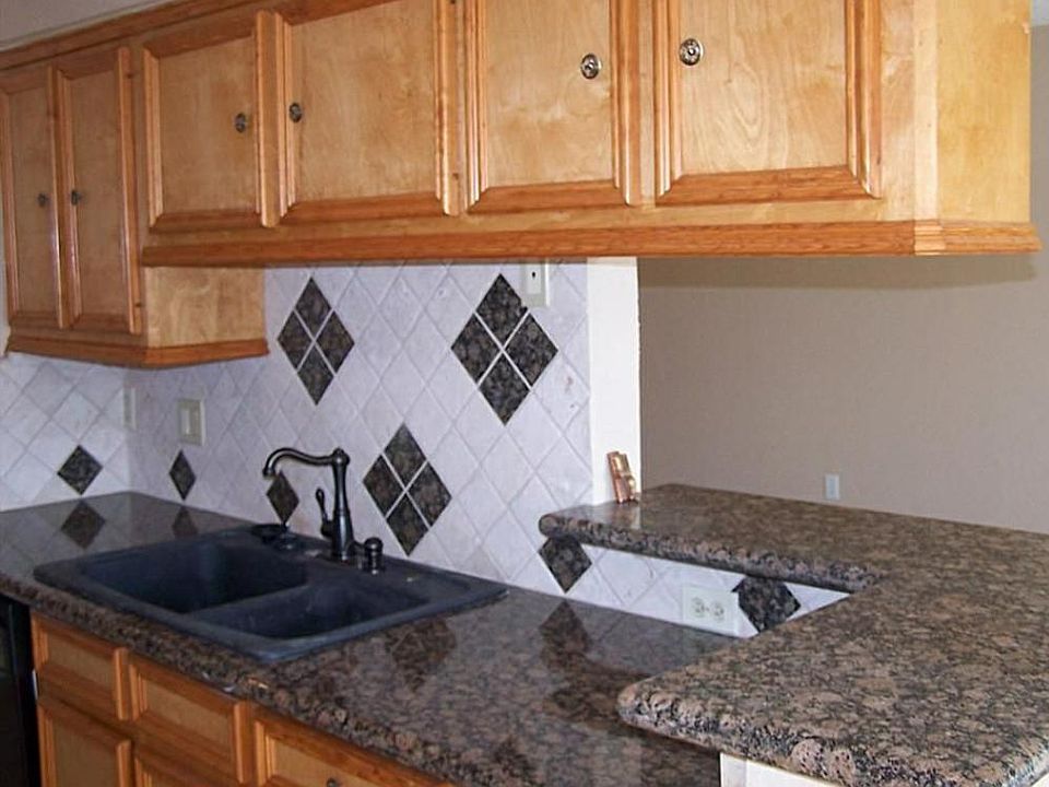 2nd image of 212 Yacht Club Ln