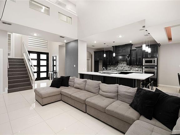 3rd image of 1014 Hill Country Rd