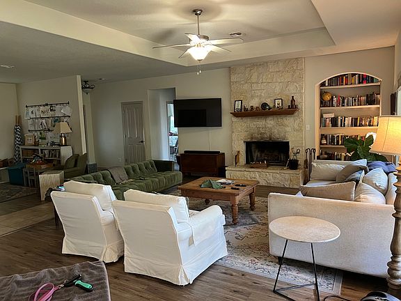 3rd image of 610 Lupine Ln