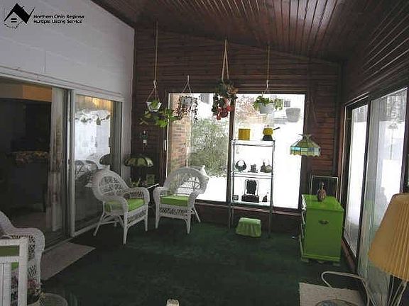 5th image of 8137 Maplegrove Ave
