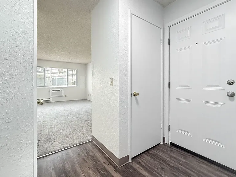 Kathy-Ann Apartments — Photo 12