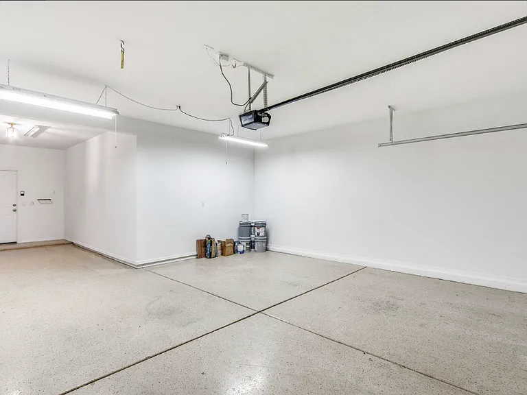 2307 W Spur Dr — Photo 1