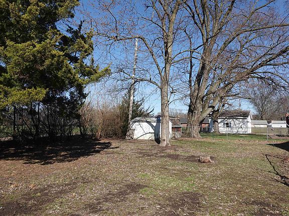 5th image of 1281 Russell Ave