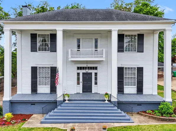 806 3rd Ave N, Columbus, MS 39701