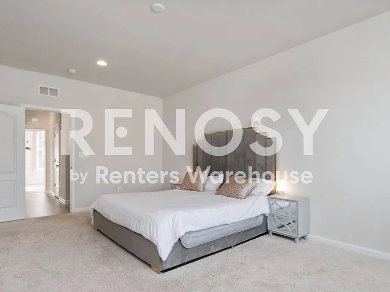 1041 Flester Ln — Photo 13