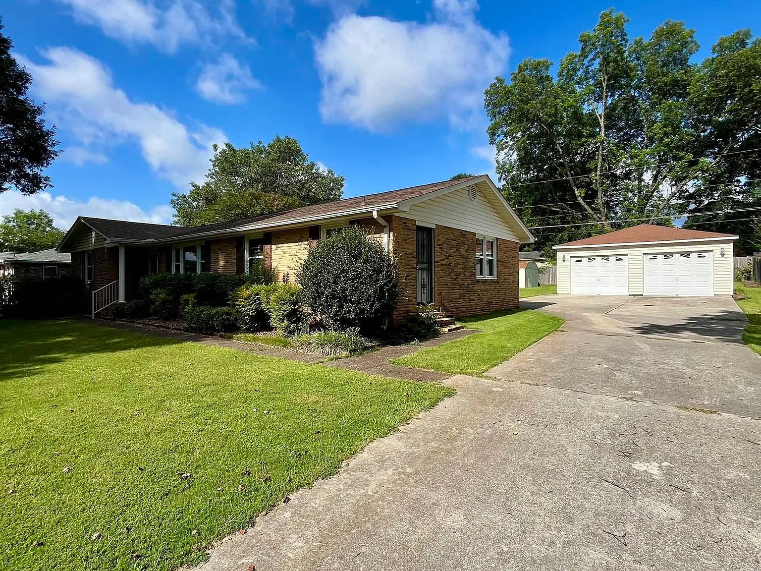 3 bed, 2.0 bath, 1715 sqft, $1,800 — Photo 2