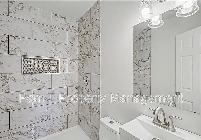 628 W 48th St — Photo 12