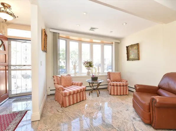 33-16 24th Avenue image 4 of 41