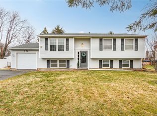 171 Covered Wagon Trl, West Henrietta, NY 14586