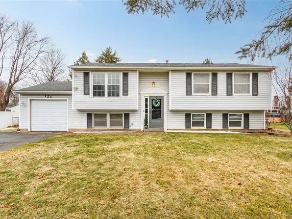 171 Covered Wagon Trl, West Henrietta, NY 14586