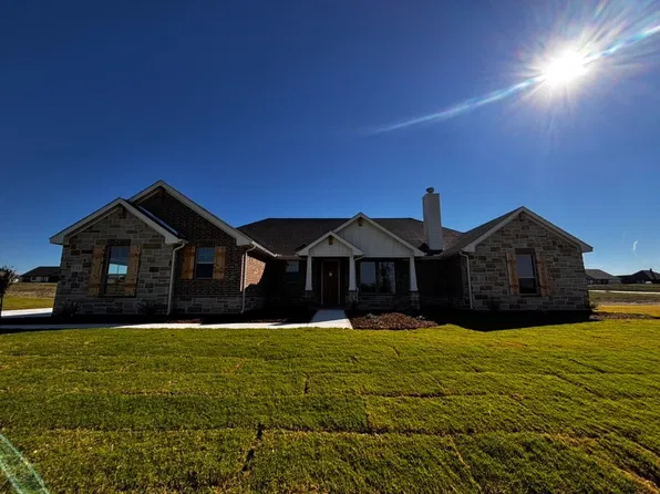 135 Big Sky Rd, Decatur, TX 76234