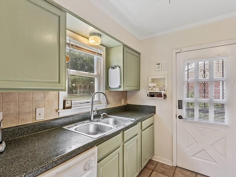 507 Grahamwood Dr — Photo 11