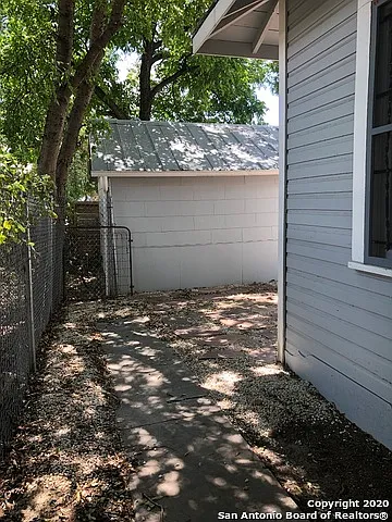 802 Indianola St — Photo 6