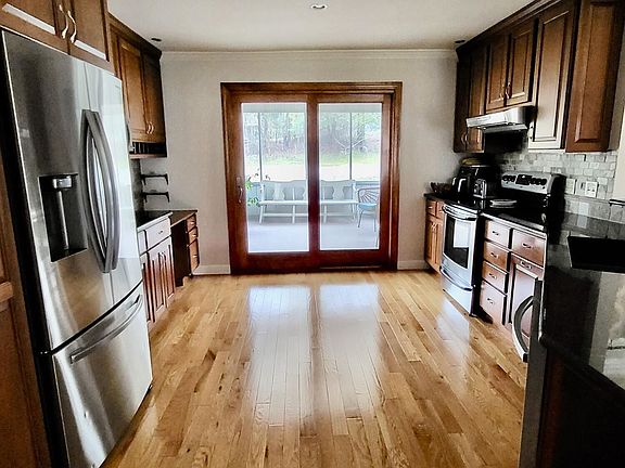 5th image of 171 Oxford Dr