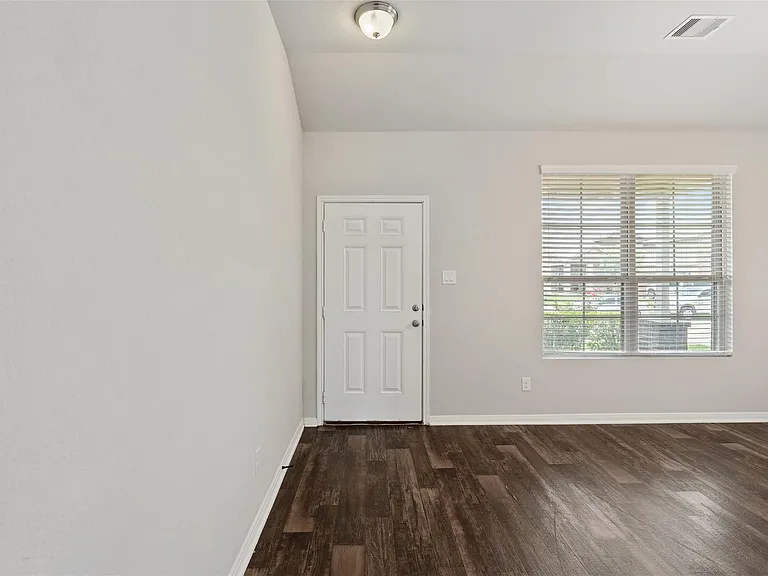 5126 Chester Springs Ln — Photo 8