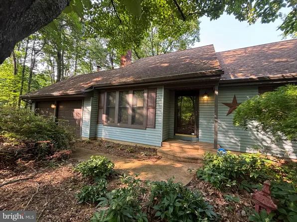 8 Vale Dr, Tabernacle, NJ 08088