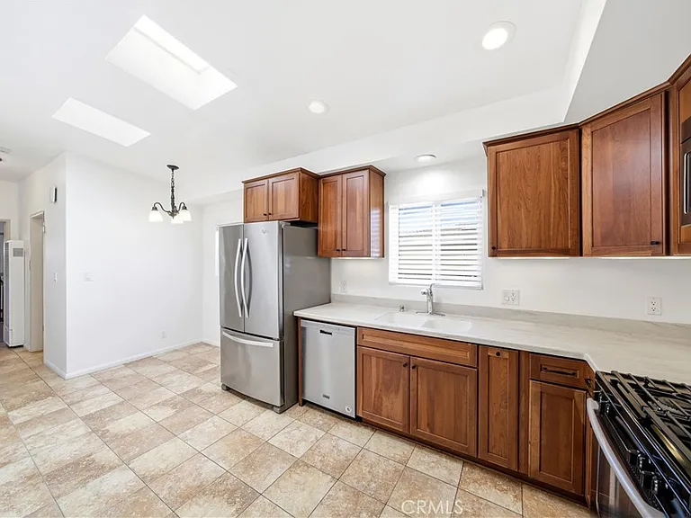1601 Van Horne Ln — Photo 3
