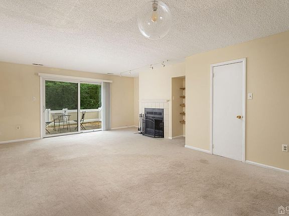 3rd image of 68 Hampshire Dr