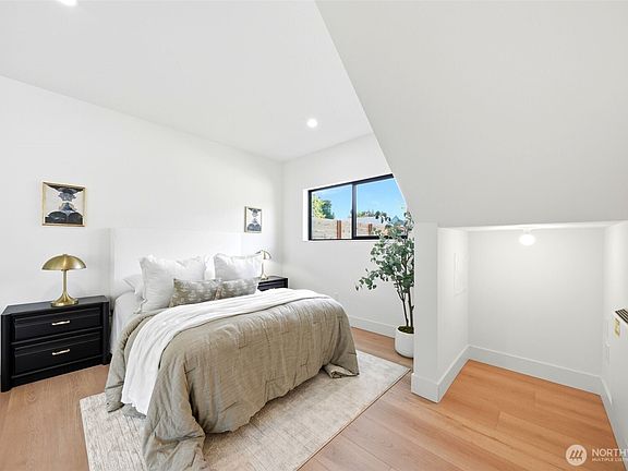 5th image of 4709 SW Hinds Street