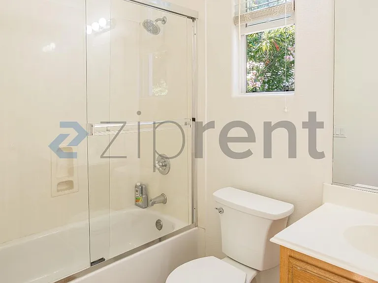 Casita bathroom