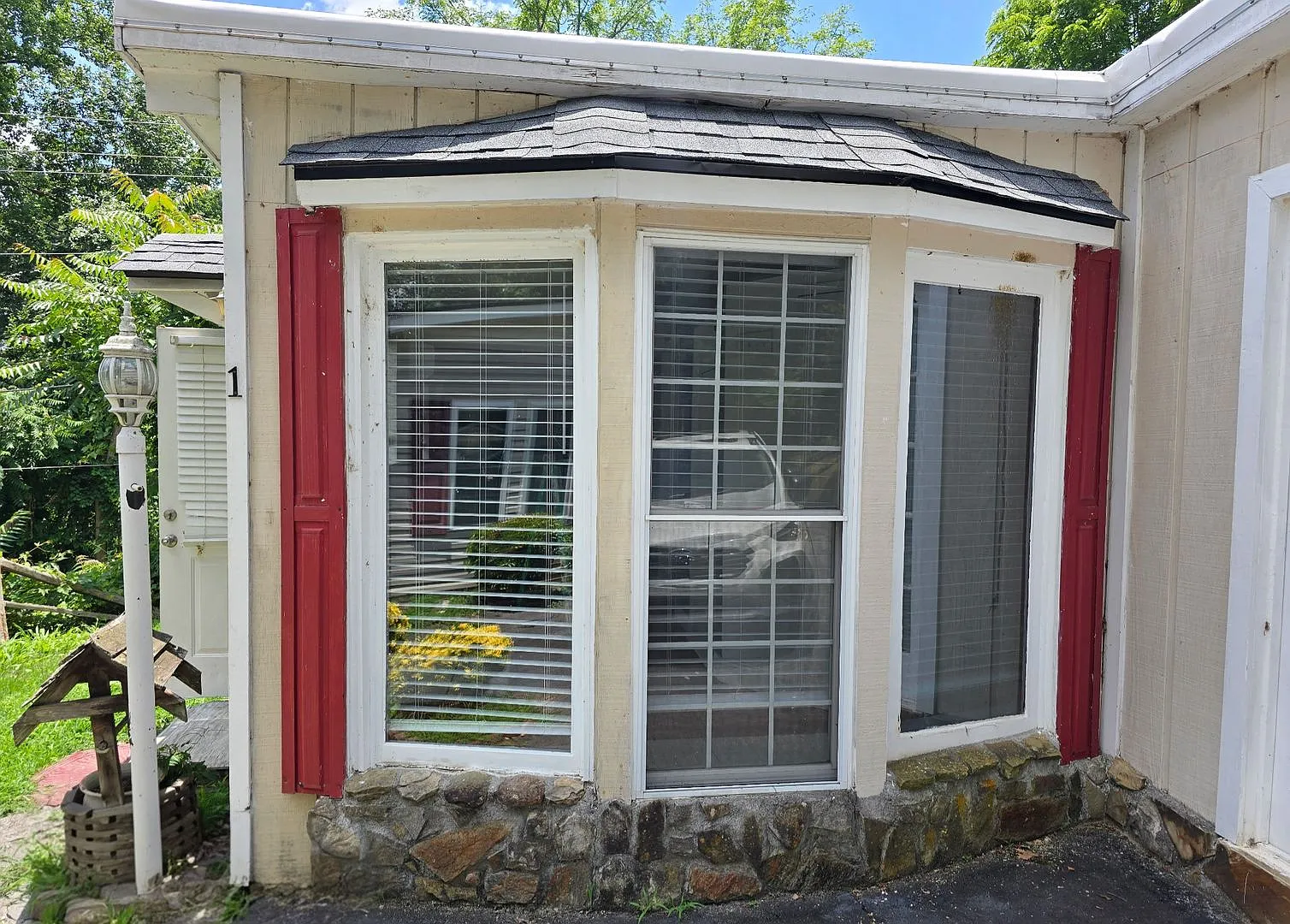 Efficiency Apartment Close to UNCA — Photo 3