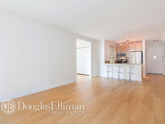 2nd image of 125 W 31st St APT 36J