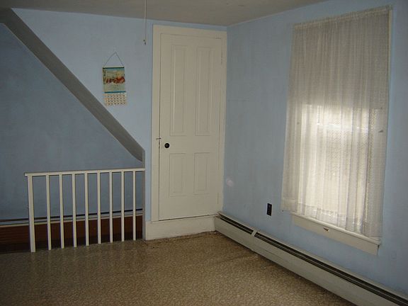4th image of 104 N Market St