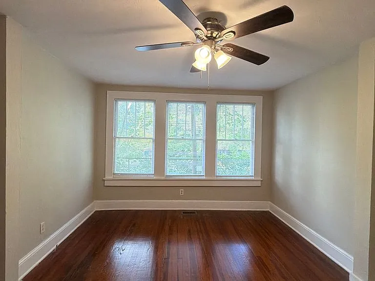 534 E Call St — Photo 32