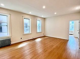 30-77 31st St #1L, Astoria, NY 11102