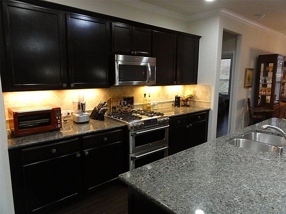 5th image of 716 Saturnia Ln