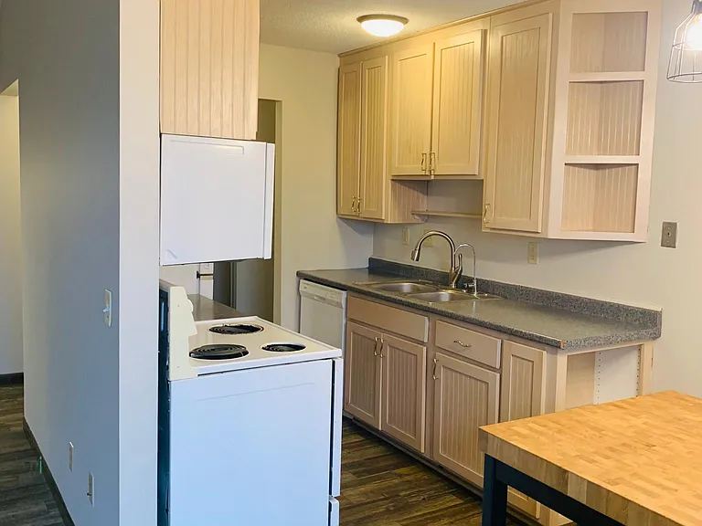 932 Westbrooke Way #8 — Photo 4