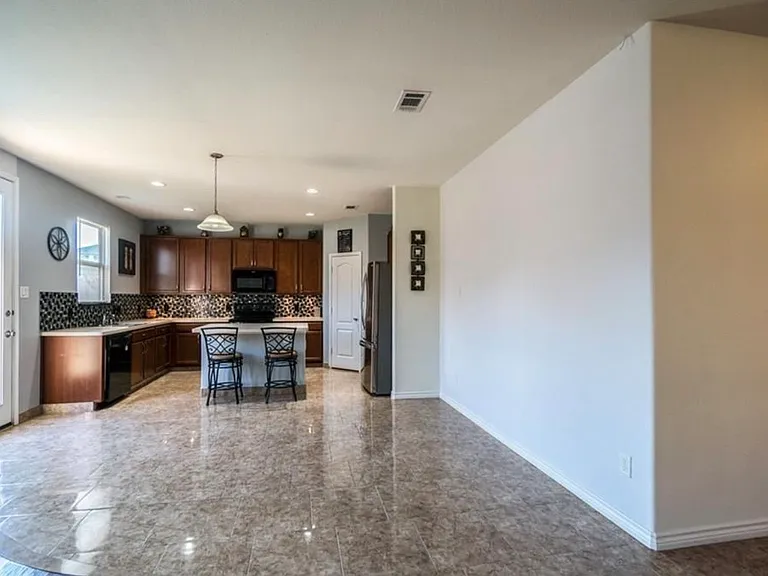 5425 Shady Springs Trl — Photo 10