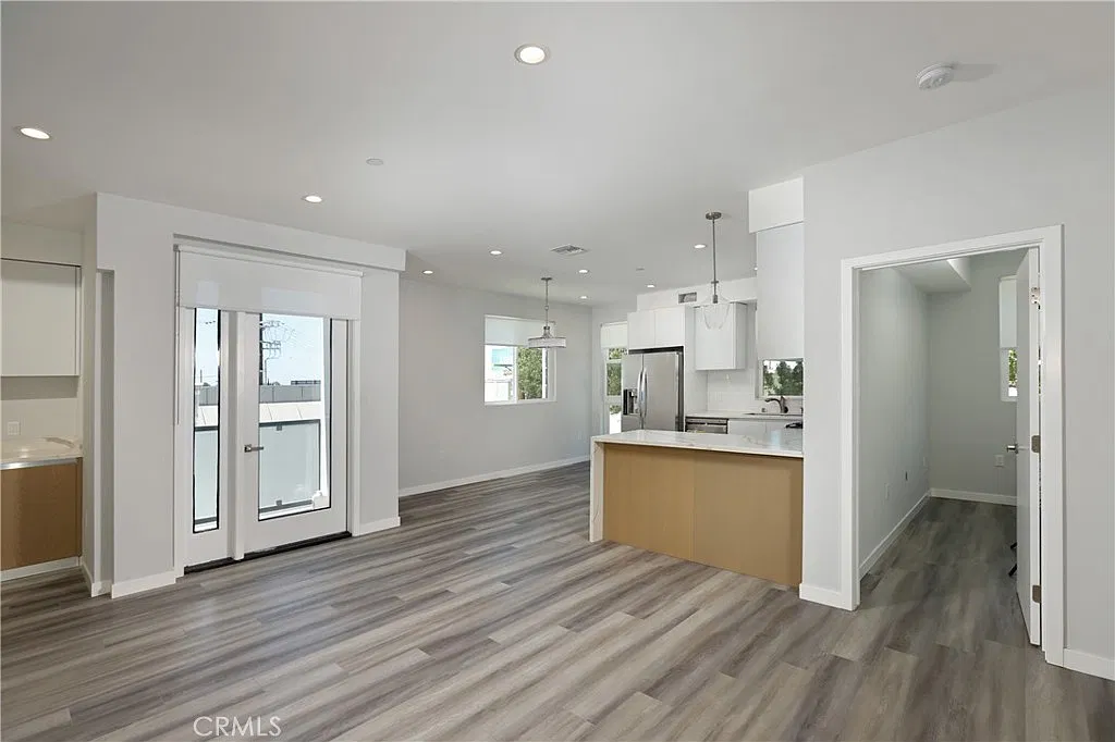 3 bed, 1839 sqft, $4,395 — Photo 4