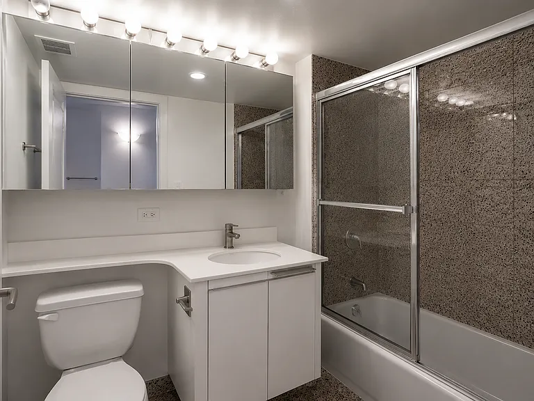 207 E 37th St #3B — Photo 6