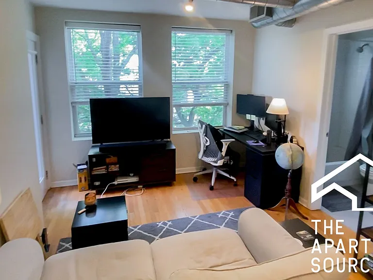 2522 W Leland Ave #2 — Photo 2