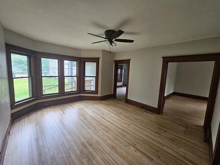 206 N State St — Photo 2