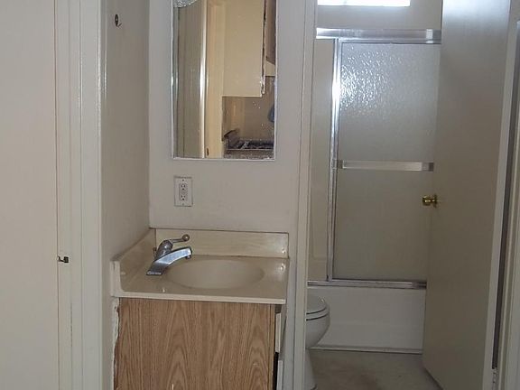 5th image of 14212 Delano St APT 104