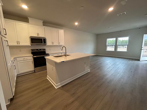 4th image of 5055 Blackberry Ln
