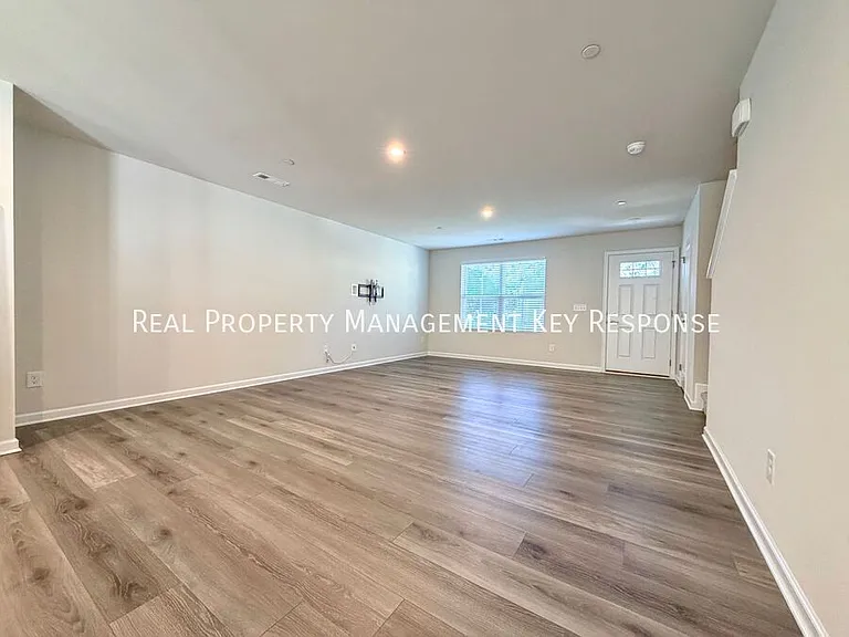 5068 Snow Owl Ct — Photo 2