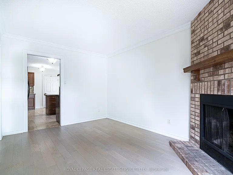 3301 Cambourne Cres — Photo 9