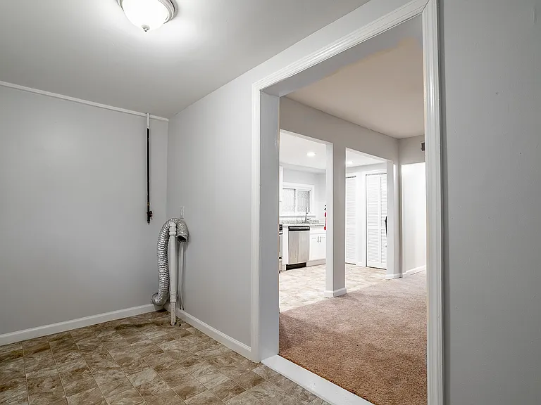 17 W Buckingham Ave — Photo 14
