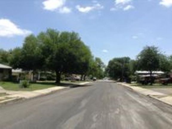 4th image of 2507 Greencrest Dr