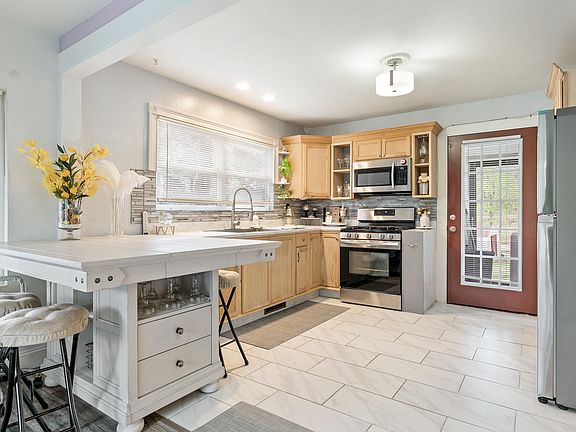 2nd image of 1135 Berry St