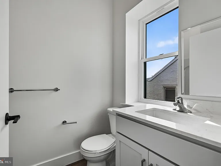 123 S Main St #10 — Photo 11