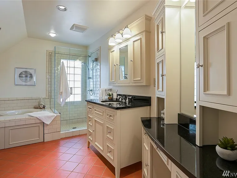 6240 Sycamore Ave NW — Photo 8