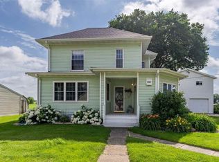 316 N Washington St, Wyoming, IA 52362